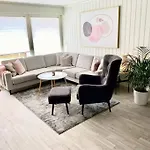 Moderne Og Sentral Med Koselig Og Privat Uteplass! *