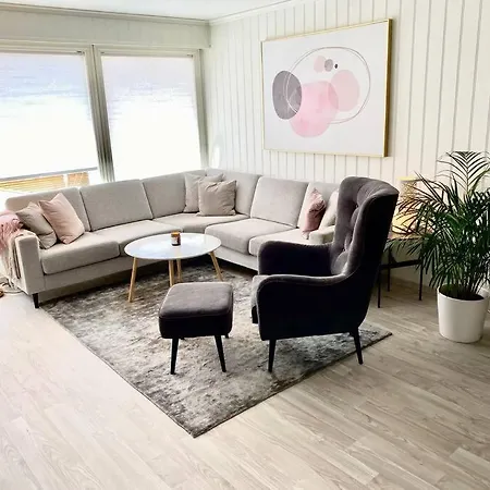 Moderne Og Sentral Med Koselig Og Privat Uteplass! *