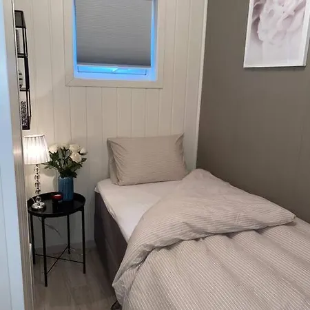 Lejlighed Moderne Og Sentral Med Koselig Og Privat Uteplass! Førde
