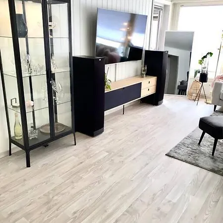 Moderne Og Sentral Med Koselig Og Privat Uteplass! Apartment Forde (Sogn og Fjordane)