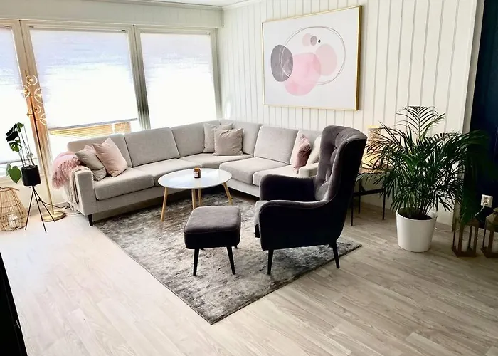 Moderne Og Sentral Med Koselig Og Privat Uteplass! *