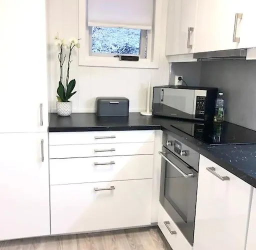 Moderne Og Sentral Med Koselig Og Privat Uteplass! Førde