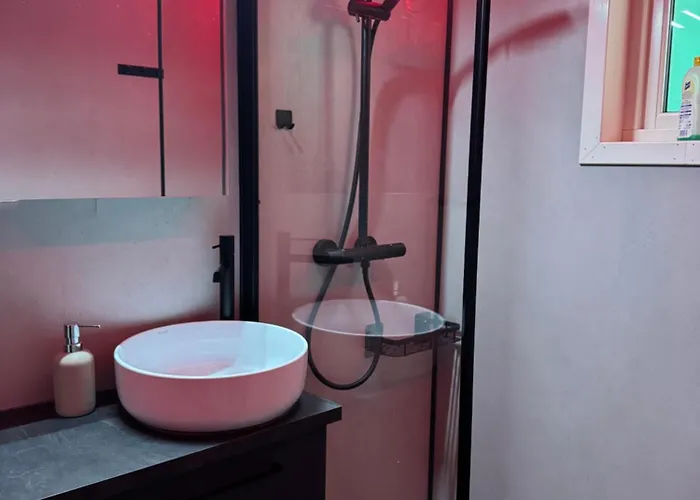 Moderne Og Sentral Med Koselig Og Privat Uteplass! * Førde